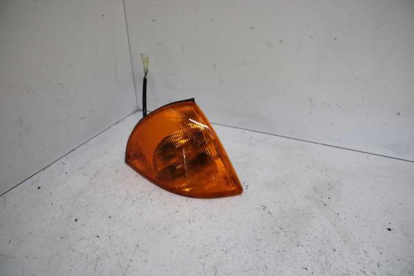 CLIGNOTEUR AVANT DROIT SUZUKI SWIFT/ SUBARU JUSTY 1996-2004 - Vue 1